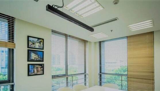 Purificateur d'air Tip24 dans un espace de travail