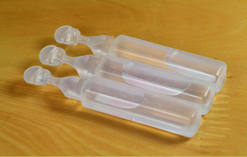 Saline solution single-dose vials for nasal rinsing