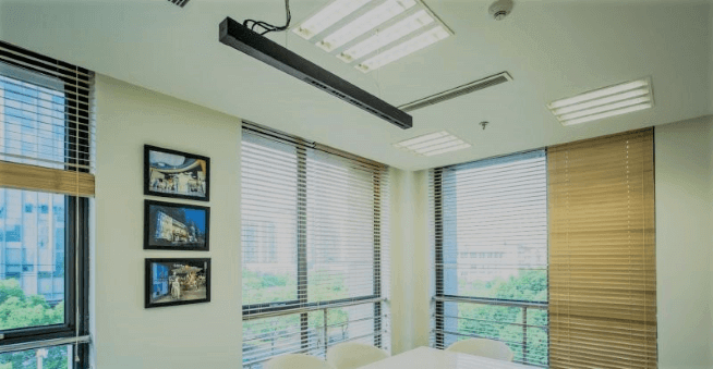 Purificateur d'ai Tip24 Pro dans un espace de travail